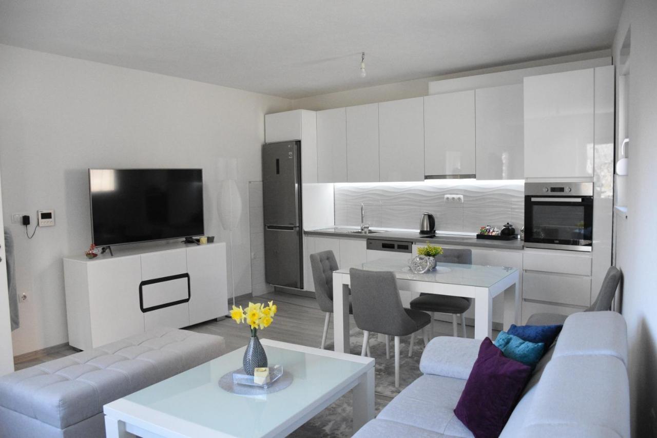 The White Apartment Mostar Exterior photo
